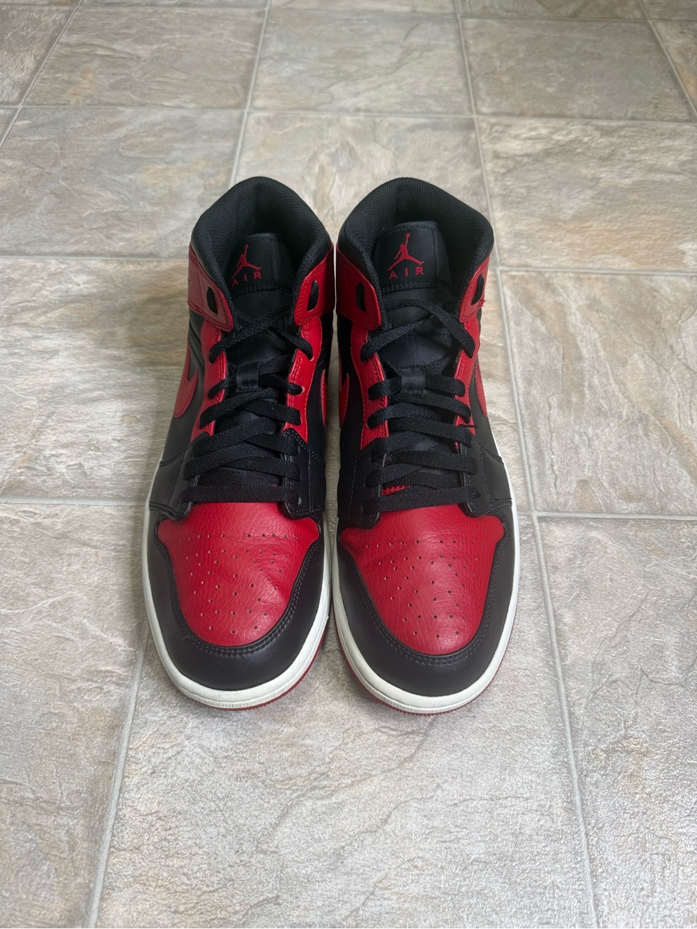 Air Jordan 1 Mid Banned 2020 Men’s Shoe Size 10.5 Red 554724-074 Preowned